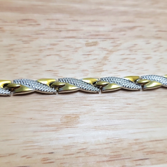 Snake Print Textured Design Bracelet Magnetic Dot Decoration Titanium Steel 8" - Picture 3 of 10